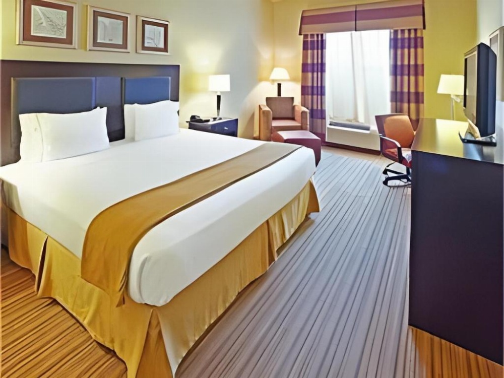 Holiday Inn Express Hotel And Suites Shreveport-West Main image